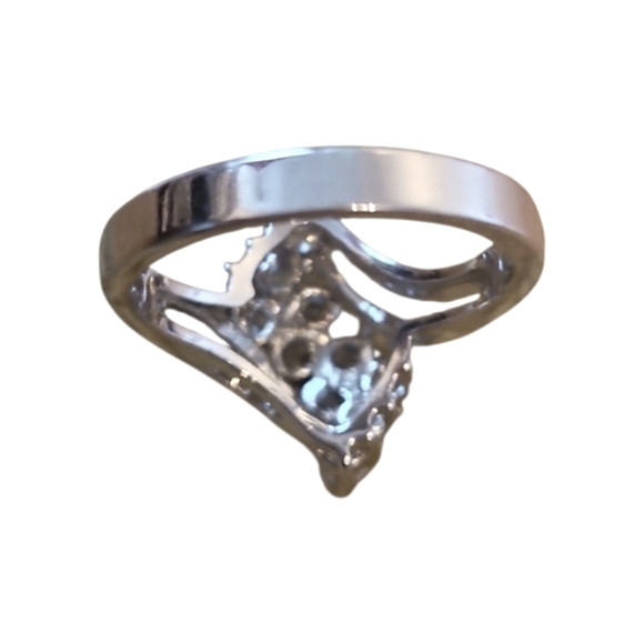 Silver Tone Ring with Clustered Crystal Accents, Size 8 - Picture 2 of 4